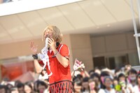 ゴムパッチンを受けるTo-i。