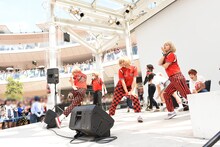 オタクダンサーとパフォーマンスするDISH//。