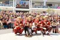 DISH//とスラッシャーの記念写真。