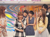 「新堂本兄弟」出演時の神田沙也加とMay J.。