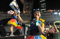 タオルを振り回す咲良菜緒。