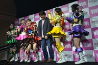 境監督が「MOON PRIDE」を口ずさんだ直後、大はしゃぎするももクロ。