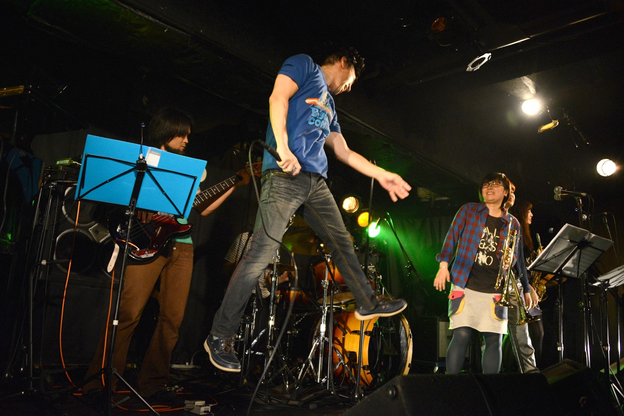 「柴山一幸 4thアルバム『君とオンガク』発売記念ライブ」の様子。
