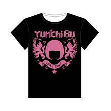 「Yun*chi ゆんち部*Tシャツ」ナタリーストア限定色のブラックボディ×ピンクプリント。