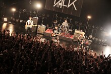 KEYTALK「"OVERTONE TOUR 2014"」東京・赤坂BLITZ公演の様子。（Photo by Sotaro Goto）