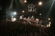 KEYTALK「"OVERTONE TOUR 2014"」東京・赤坂BLITZ公演の様子。（Photo by Sotaro Goto）