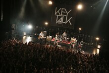 KEYTALK「"OVERTONE TOUR 2014"」東京・赤坂BLITZ公演の様子。（Photo by Sotaro Goto）
