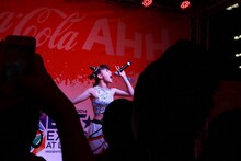 「BET Experience」にてパフォーマンスする當山みれい。