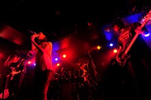 セブ・ロバーツ（G）と弘中聡（Dr）在籍時のCrypt City。