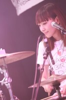 あっこ（Dr / HAPPY BIRTHDAY）（撮影：舟津龍清）