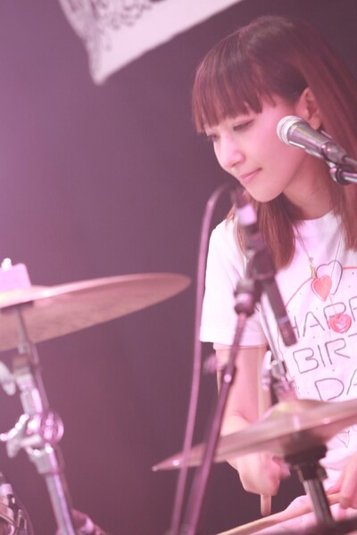 あっこ（Dr / HAPPY BIRTHDAY）（撮影：舟津龍清）