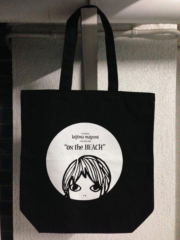 7月9日に開催されるワンマンライブで販売される小島麻由美オリジナルトートバッグ見本。
