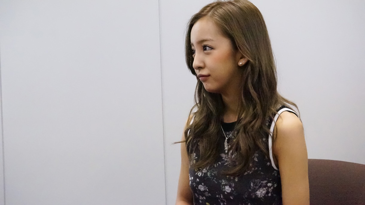 板野友美 (c)テレビ朝日・ホリプロ」