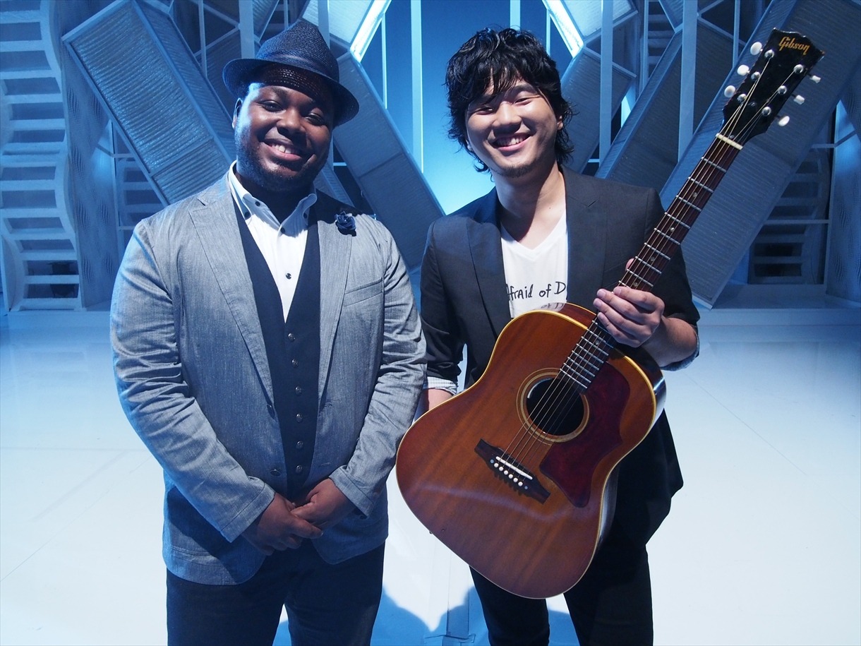 「MUSIC FAIR」出演時のクリス・ハート、秦基博。