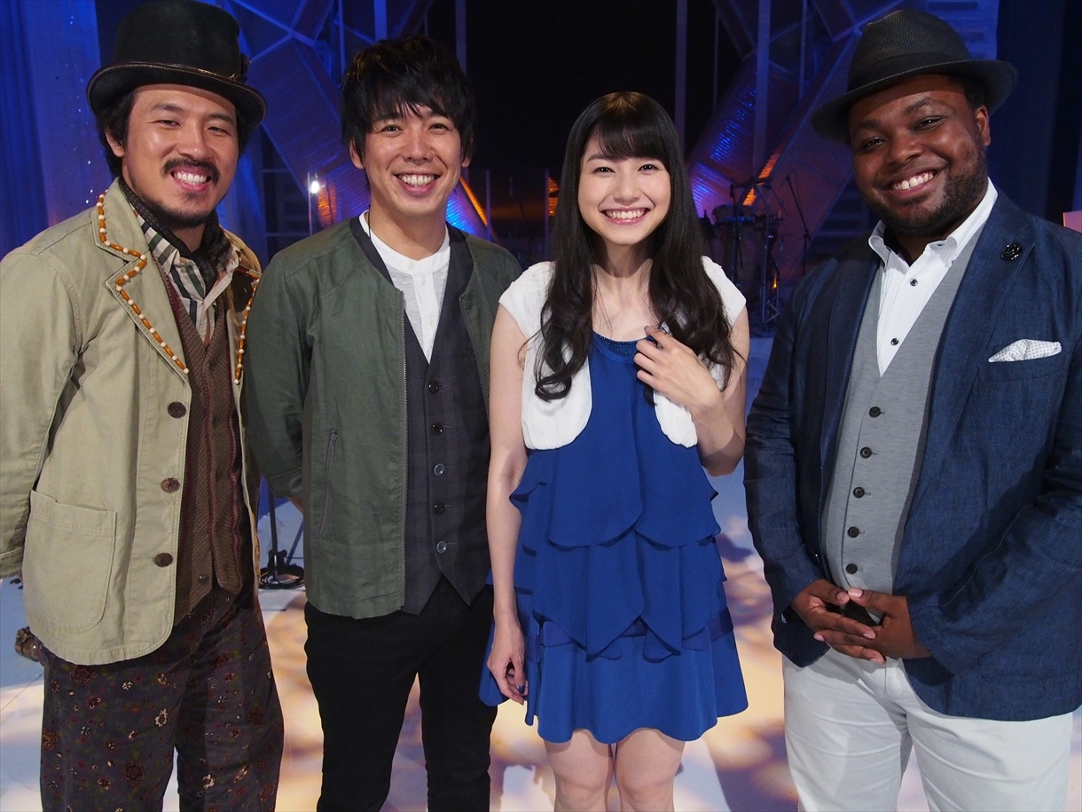 「MUSIC FAIR」出演時の雨宮天、クリス・ハート、スキマスイッチ。