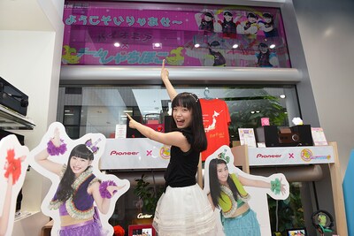 チームしゃちほこにジャックされたパイオニアプラザ銀座2F展示コーナー。