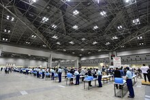 AKB48「前しか向かねえ」劇場盤発売記念大握手会の様子。 (c)AKS