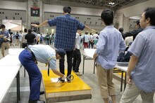 AKB48「前しか向かねえ」劇場盤発売記念大握手会の様子。 (c)AKS