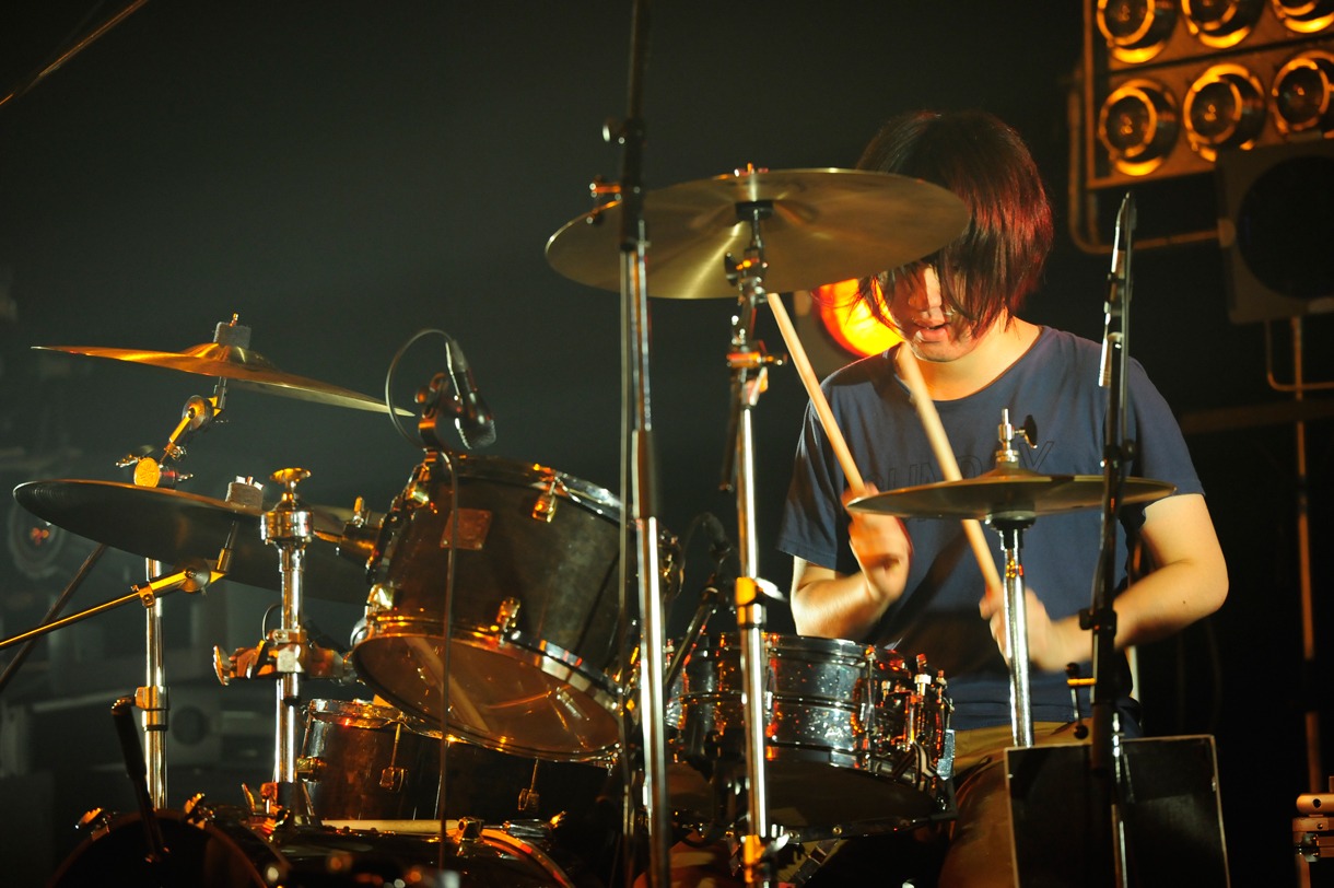 小泉貴裕（Dr）（Photo by TEPPEI）