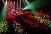 「KANA-BOONのご当地グルメワンマンツアー」 Zepp DiverCity TOKYO公演の様子。(Photo by TEPPEI)