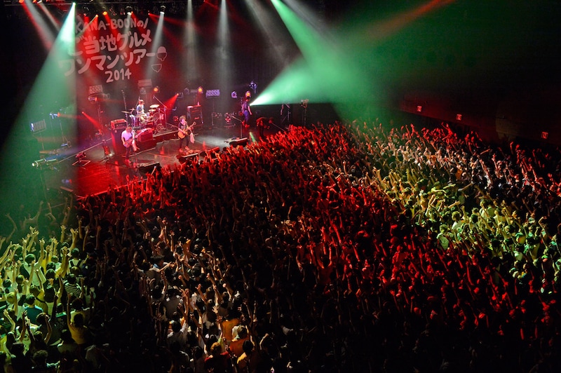 「KANA-BOONのご当地グルメワンマンツアー」 Zepp DiverCity TOKYO公演の様子。(Photo by TEPPEI)