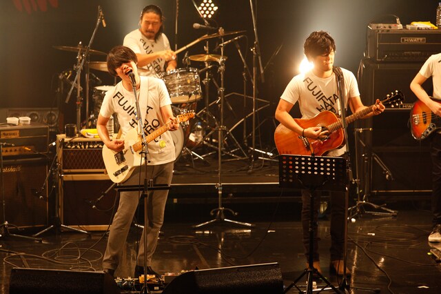 「フジフレンドパーク2014」6月28日 Zepp DiverCity TOKYO公演アンコールの様子。 （撮影：河本悠貴）