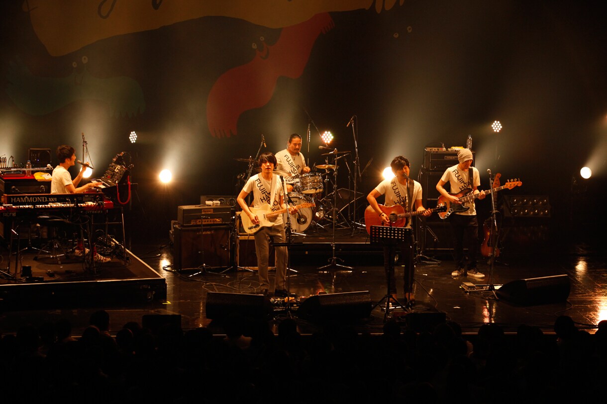 フジファブリック、秦基博と“友達”ツーマン - 音楽ナタリー