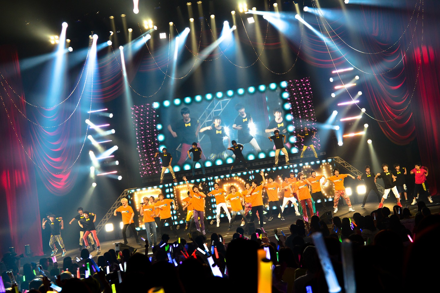 今週の人気画像3位は「貴重コラボ続々！EBiDAN夏ライブはお祭り騒ぎ」より、「EBiDAN THE LIVE ～ 飛び出すEBi本 2014 Summer Party ～」全出演者のコラボステージ。