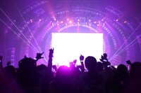 UVERworld「UVERworld LIVE TOUR 2014」京セラドーム大阪公演の様子。