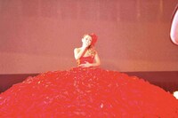 「ayumi hamasaki PREMIUM SHOWCASE ～Feel the love～」国立代々木競技場第一体育館公演の様子。