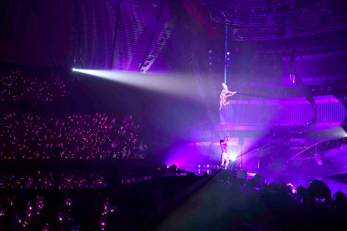 「ayumi hamasaki PREMIUM SHOWCASE ～Feel the love～」国立代々木競技場第一体育館公演の様子。