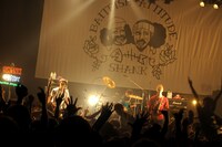 SHANK「Baitfish Attitude Tour 2014 -FINAL SERIES-」東京・TSUTAYA O-EAST公演の様子。（撮影：半田安政[Showcase]）