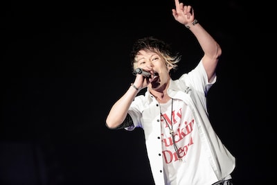 UVERworld「UVERworld LIVE TOUR 2014」京セラドーム大阪公演のTAKUYA∞。