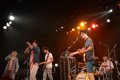 ペトロールズ「ON YOUR SIDE【追加公演】」アンコールの様子。