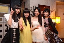 「アイドルアコースティック～七夕スペシャル～」終演後の様子。左から山邊未夢（東京女子流）、Nao☆（Negicco）、西園みすず（さんみゅ～）、南波志帆。
