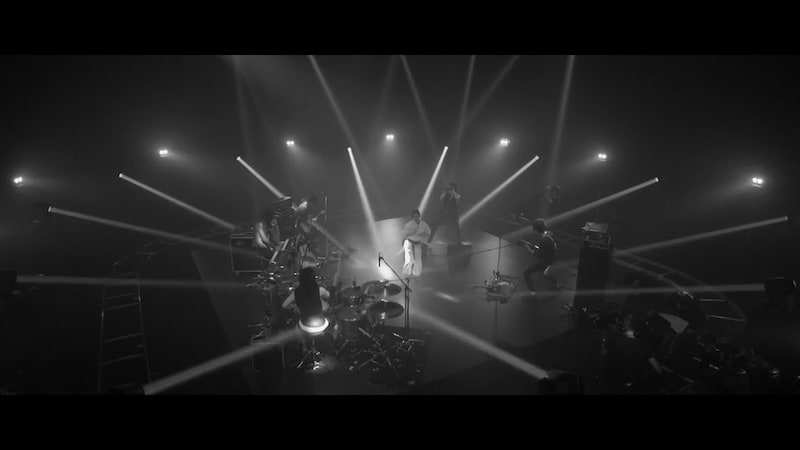 T.M.Revolution「突キ破レル-Time to SMASH !」PVのワンシーン。