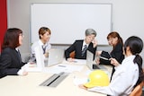 あやまんJAPAN株式会社、社内会議の様子。