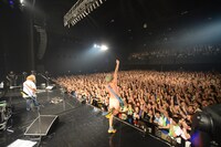 「7つの秘宝を探す冒険（アドベンチャー） 2014」東京・Zepp DiverCity TOKYO公演の様子。（Photo by Sachie Hamaya）