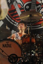 ペギ（Dr, Cho / グッドモーニングアメリカ）（Photo by Sachie Hamaya）