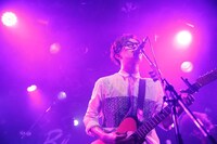 田邊駿一（Vo, G）（撮影：石井亜希）