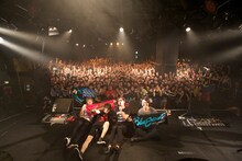 BLUE ENCOUNT「DESTINATION IS "PLACE"」渋谷CLUB QUATTRO公演の様子。（撮影：石井亜希）