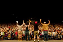 SPECIAL OTHERS「QUTIMA Ver.17 SPECIAL OTHERS 野音2014」の様子。（Photo by KAZUHARU IGARASHI）