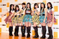 会見に出演したSKE48メンバー。左から古川愛李、木本花音、松井玲奈、松井珠理奈、須田亜香里、北川綾巴、古畑奈和。