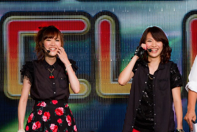 左から華山梨彩、景山菜奈。