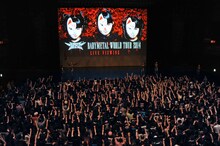 東京・Zepp Tokyoで行われた「BABYMETAL WORLD TOUR 2014」イギリス・The Forum公演ライブビューイングの様子。