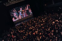 東京・Zepp Tokyoで行われた「BABYMETAL WORLD TOUR 2014」イギリス・The Forum公演ライブビューイングの様子。