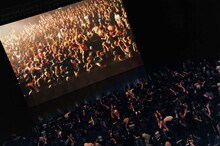 東京・Zepp Tokyoで行われた「BABYMETAL WORLD TOUR 2014」イギリス・The Forum公演ライブビューイングの様子。