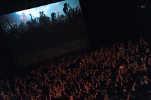 東京・Zepp Tokyoで行われた「BABYMETAL WORLD TOUR 2014」イギリス・The Forum公演ライブビューイングの様子。