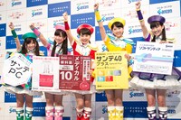 意気込みをポーズで表現するももいろクローバーZ。