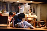 舞台「母に欲す」公開舞台稽古の様子。